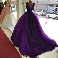 Romantic Purple Wedding Dresses 2018 Flower Ball Gowns – alinanova Flower Wedding Dresses, Red Carpet Formal, Purple Clothing, Crystal Wedding Dresses, Purple Quinceanera Dresses, Purple Tulle, Purple Wedding Dress, Tulle Balls, Purple Dresses