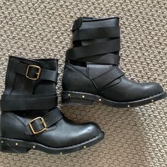 Jeffrey Campbell Leather Moto Boot Black Size 7 Only Worn Once Excellent Condition Black Moto Boots, Jeffrey Campbell Shoes, Moto Boots, Jeffrey Campbell, Black Color, Women Shoes, Boots, Women Shopping, Leather