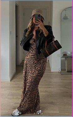 Leopard Dress Outfit Summer, Leopard Outfit Aesthetic, Leopard Print Outfits Aesthetic, Ice Cream Date Outfit, Leopard Outfit Ideas, Mode Ab 50, Looks Adidas, Samba Outfit, Skandinavian Fashion