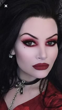 Fete Emo, Vampire Makeup Halloween, Halloween Makeup Inspiration, Halloween Tattoo, Red Makeup