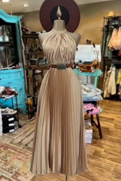 Pleated Halterneck Strappy Sleeveless Dress Vestidos Country, Outfit Vaquero, Western Ideas, Xmas Dress, Cowgirl Dresses, Looks Country, Round Neck Dress, Casual Wear Dress, Round Neck Dresses