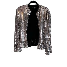 Inc Blazer Womens L Urban Chic Party Sequins Peplum Bell Sleeves Silver Nwt Brand: Inc International Concepts Size: Large Color: Silver Shell Material: 95% Polyester, 5% Spandex Lining Material: 100% Nylon Condition: New With Tags Excellent Condition Features: Mock Neck Bell Sleeves Three Hidden Hook So It Can Be Worn Open Or Closed. Peplum Hem Sequins Embellished Style No. 71628m899 $119.50 Msrp Flat Lay Measurements Pit To Pit: 24" Length: 37" Find Me On Instagram Frugalfashionista_ For Tips Bundle Discounts On Multiple Items Fast Shipper Smoke Free Bin Cd (Allyson-C) Elegant Long Sleeve Outerwear For Party Season, Spring Formal Outerwear With Sequins, Spring Formal Sequined Outerwear, Fitted Party Outerwear, Sequined Outerwear For Holiday Evenings, Fitted Holiday Outerwear For Party, Chic Outerwear For Holiday Evenings, Elegant Outerwear For Holiday Nights Out, Elegant Holiday Outerwear For Night Out