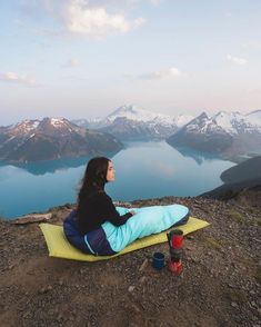 Best Backpacking Sleeping Bags | Summer Camping & Adventures British Columbia Aesthetic, Tent Camping Aesthetic, Spring Hiking Outfits, Backpacking Hacks, Travel Backpack Essentials, Funny Hiking Quotes, Backpacking Guide, Backpack Essentials, Spring Hiking