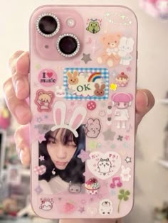 Phone Clear Case Ideas, Cute Diy Phone Cases Ideas, Decorated Clear Phone Case, Photocard Phone Case Ideas, Phone Case Inspo Stickers, Clear Phone Case Ideas Stickers, Clear Phone Case Decorations, Phone Case Stickers Ideas