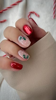 Christmas is a time of joy, warmth, and togetherness. While we decorate our homes and dress up for the season, why not add some holiday cheer to your nails as well? Simple Christmas nails are an easy and fun way to show off your festive spirit. Whether you’re getting ready for a cozy family gathering or a stylish office party, simple Christmas nails can be the perfect accessory.  With a few basic tools and a little creativity, anyone can achieve beautiful Christmas nail designs at home. Plus, yo Nail Designs Colors, Christmas Manicure, Red Christmas Nails, Cute Christmas Nails, Nails Now, Christmas Nail Art Designs, Red Nail Designs, Nail Art Inspo