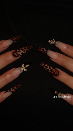 Leopard And Burgundy Nails, Halloween Cheetah Nails, Leopard Design Nails, Fall Nails Almond Shape Long, Short Black Almond Nails Designs, Fall Nails Baddie, Fall Stilleto Nail Ideas, Brown Birthday Nails, October Birthday Nails