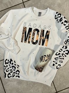 Badass Mom sweater with leopard print on sleeve and on the bottom corner of your sweater making it super cute! Sizing is tts. This sweater is cute enough to wear all year round! And it comes with a matching 20oz double wall stainless steel tumbler 💖 Cute Mom Shirts Sublimation, Mom Sweaters Vinyl, Fall Leopard Print Tops With Letter Design, Casual Leopard Print Sweater, Fall Leopard Print Top With Letter Details, Mom Sweaters, Cute Cricut Shirt Sayings Leopard Print, Trendy Leopard Print Crew Neck Sweater, Oversized Casual Leopard Print Sweater