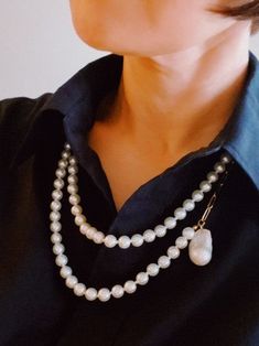 Elevate your style with Pearls Your Way Long Chain Necklace. Adorned with a genuine freshwater baroque pearl pendant, this versatile accessory brings a touch of luxury to any outfit. Wear it long or wrap it for a chic and elegant look. Color: Pearl Made of: 18k gold plated stainless steel with tarnish and water-resistant, Glass pearl beads, Lead and Nichol-free Brand: Ellison and Young Includes: x1 Chain, x1 Genuine Baroque Pearl Pendant Size: Approximately 34" long, no opening Long Baroque Pearl Necklace With Pearl Drop, Long Baroque Pearl Drop Necklace, Classic Baroque Pearl Chain Necklace, Pearl Pendant Necklace With Chain, Baroque Pearl Clavicle Chain Necklace, Baroque Pearl Necklace With Pearl Chain, White Baroque Pearl Necklace With Chain, Baroque Pearl Pendant, Long Chain Necklace