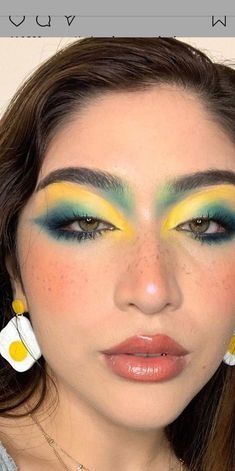 Fun Bright Makeup Looks, Funky Eyeshadow Looks, Editorial Glam, Glam Eye Makeup, Bright Eye Makeup, Pride Makeup