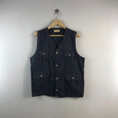 PLEASE READ DESCRIPTION BELOW BEFORE BUYING👇🏻 *ITEM:Vintage Bakuo Creater Vest *ITEM DETAILS: 👇🏻 Please be aware that all vintage items will usually show a few signs of wear or fading due to age, but anything visible such as stains or holes, and serious flaws have been photographed.For any further information on this item please contact us and we will be happy to help. *SIZE:MEDIUN *ACTUAL SIZE MEASUREMENT: 👇🏻 *PIT TO PIT(WIDTH):21"INCHES *LENGTH(FROM SHOULDER): 26"INCHES  *ALL MEASUREMENT Utility Vest With Flap Pockets, Workwear Vest With Pockets, Fall Sleeveless Vest With Patch Pockets, Sleeveless Vest With Patch Pockets For Work, Sleeveless Workwear Vest With Patch Pockets, Sleeveless Outerwear With Flap Pockets For Outdoor, Sleeveless Outdoor Outerwear With Flap Pockets, Casual Sleeveless Vest With Flap Pockets, Casual Sleeveless Vest With Patch Pockets