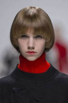 Jil Sander at Milan Fashion Week Fall 2018 - Details Runway Photos Beard Styles Haircuts, Bowl Cut For Women, Womens Bob Hairstyles, New Hair Do, Wedge Haircut, Beautiful Haircuts, Bob Hairstyles With Bangs