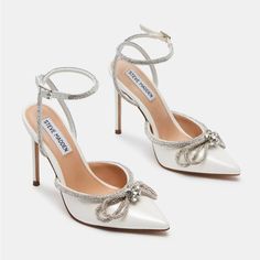 Brand New, Still In Box Off White Steve Madden Pumps . Size 5.5 Steve Madden Pumps, Steve Madden Store, Steve Madden Heels, Bow Heels, White Pumps, White Heels, Bow Design, Dress And Heels, Steve Madden Shoes