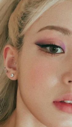 Kpop Make Up Look, Women Ear Piercings, Silver Piercings, Label Name, Kpop Makeup, Acubi Fashion, Kpop Women, Cool Piercings