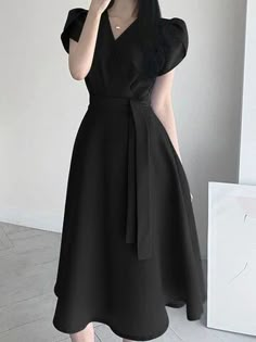 Black Frocks For Women Party, Black Frock Dress, Korean Black Dress, Korean Short Frocks For Women, Muslim Fashion Dress Simple, Casual Elegant Dress, Simple Dresses Casual, Korean Black Dress Aesthetic, Comfy Trendy Outfits