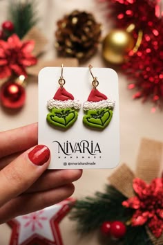 Handmade polymer clay earrings featuring The Grinch! The perfect handmade earrings that bring Christmas lovers and Christmas haters together!♥ The closures are stainless steel/plated stainless steel, the Grinch earrings are completely handmade with polymer clay.♥ These earrings, as they are made with polymer clay, are very comfortable and lightweight: they only weigh a couple grams!♥ You'll be able to wear these the whole Christmas season without even noticing.♥ Please keep in mind that these ar Clay Pin Ideas, Christmas Polymer Clay Earrings, Grinch Earrings, Handmade Xmas Gifts, Clay Cow, Diy Christmas Earrings, Chocolate Gingerbread Cookies, Xmas Aesthetic, Christmas Clay Earrings