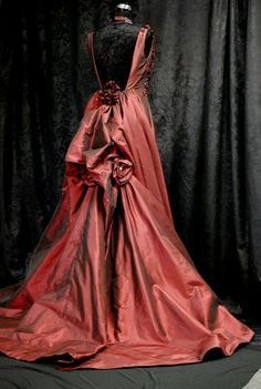 Alternative Wedding Dress in Red Silk Taffeta - Sample Sale Alternative Wedding Dress Color, Rustic Red Wedding, Wedding Dresses Silk, Deep Red Wedding, Dramatic Wedding Dress, Wedding Dress Alternative, Wedding Dress Silk, Red Wedding Gowns, Vintage Wedding Reception