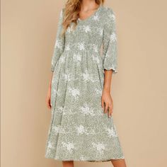 Nwt Size Small Sage Green Midi Dress By Aura/Red Dress Flowy Printed Midi Dress, Printed Flowy Midi Dress, Casual Flowy Mid-length Floral Dress, Casual Mid-length Flowy Floral Dress, Flowy Midi-length Casual Floral Dress, Casual Flowy Midi Floral Dress, Casual Flowy Boho Midi Dress, Casual Flowy Midi Boho Dress, Casual Flowy Midi Length Boho Dress