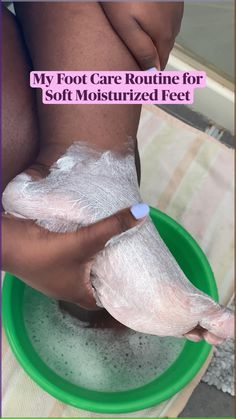 Homemade foot cream, heel recovery cream recipe Foot Care Routine, Self Tanning Tips, Tanning Tips, Black Skin Care, Shower Skin Care, Self Tanning, Beauty Tips For Glowing Skin, Choppy Hair, Hair Growing