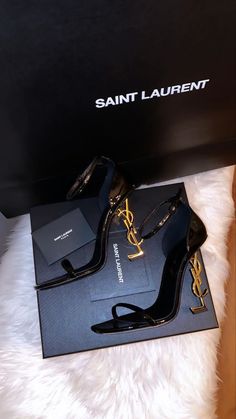 Asthetic Skincare, Dr Shoes, Ysl Heels, Rich Girl Lifestyle, Luxury Lifestyle Dreams, Fancy Shoes, Hype Shoes, Shoe Inspo, Aesthetic Shoes