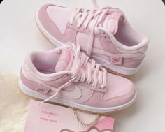 My Christmas Wishlist Clothes, Light Pink Jordans, Dunk Low Teddy Bear, Pink Dunks, Kotak Bento, Dunks Shoes, Light Pink Shoes, Pink Items, Dr Shoes