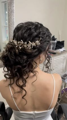 Quince Hair, Curly Bridal Hair, Κούρεμα Bob, Hair Quince, Curly Wedding Hair, Quinceanera Hairstyles, Quince Hairstyles, Hairdos For Curly Hair, Quince Ideas