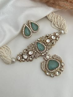 Costume Jewellery Indian, Indian Statement Jewelry, Luxury Kundan Necklace For Designer Wear, Indian Engagement Jewellery, Fancy Choker Necklace, Luxury Festive Jewelry With Latkans, Punjabi Jewelry Traditional Necklace, Heavy Jewellery Designs, Wedding Diamond Jewelry