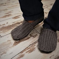 A beautiful pair of men's boot/crochet slippers. Made of wool and acrylic yarn they are so soft, warm, cozy to wear and have a lot of bulk for extra comfort. Slippers' color in photo is light gray with black sole. Soles are covered with latex, which makes them not slippery to walk and give it a long life. To make a slippers takes 3-5 days. If you want any other colors or size, please contact me. CARE: gently handwash in warm water, using a wool detergent. Reshape and let it dry. You will enjoy w Men House, Crochet Men, Grey Slippers, Men Slippers, Crochet Wool, Crocheted Items, Wool Slippers, Warm Slippers, Chunky Wool