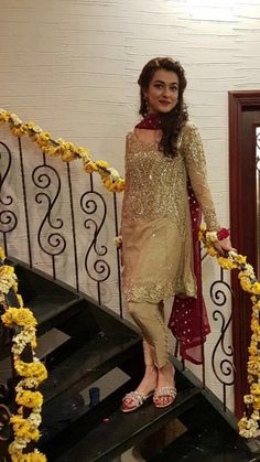 #pintrest@Dixna deol Pakistani Party Wear, Stylish Wedding Dresses, Pakistani Fashion Party Wear, Pakistani Bridal Dresses