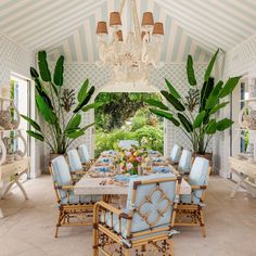 the dining room is decorated in blue and white