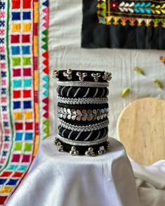 Diy Navratri Bangles, Diy Bangles Ideas, Bangles Craft, Lippan Art Mirror, Mirror Work Fabric, Diy Bangles, Bangle Making