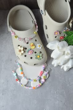 A perfect way to customise and identify your Crocs! ⭐️Each item is unique, none of them is just the same. There are slight differences for each item. They will be as colourful as you see in the pictures! ⭐️They can be customised, so you can choose your own words or name on it! ⭐️Each shoe charm is made with a variety of beads. You can choose the dominant colour or we can also make a mixture of colours. Write your details in the personalisation box when ordering. SIZING Standard adult size 23cm a Matching Crocs With Charms, Cool Crocs Charms, Jibits For Croc, Crocs Inspo Charms, Crocs Charms Aesthetic, Decorated Crocs, Jibbitz Crocs Ideas, Crocs Inspiration, Croc Jibbitz Ideas