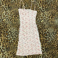 Pink/Cream Fitted Mini Dress. Spaghetti Straps. Invisible Zipper In Back. Mesh Fabric. Pretty Floral Print. Never Worn. Size S. Dress Spaghetti Straps, Fitted Mini Dress, Dress Spaghetti, Forever 21 Dresses, 21 Dresses, Invisible Zipper, Mesh Fabric, Floral Dress, Spaghetti Strap