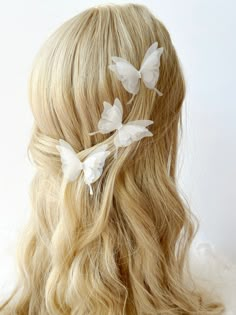 Add a touch of whimsy to your look with these delicate "Flower Girl" silk organza butterfly hairpins. The set includes three butterfly hair clips that are perfect for any spring or summer wedding, adding a romantic and dreamy touch to your hairstyle. Made of high-quality silk and organza materials, these butterfly bridal hairpins are a unique and eye-catching accessory that will make you feel like a true fairy tale princess. Each butterfly hair clip is carefully handcrafted with attention to det Organza Butterfly, Butterfly Hair Accessories, Silk Butterfly, Butterfly Hair Clips, Fairy Hair, Cute Gifts For Her, Prom 2024, Butterfly Wedding, Hair Adornments