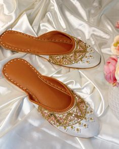 Handmade embroidered White Khussa Jutti Mojari Sandals Mojdi Woman, Festive Open Toe Wedding Shoes, Traditional Embroidered Heels For Party, Traditional Embroidered Party Heels, Traditional Open Toe Wedding Heels, Wedding Embellished Heels With Single Toe Strap, Traditional Open Toe Heels For Party, Wedding Sandals With Gota Work For Summer, Gota Work Wedding Sandals For Summer