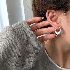 Minimalist Hoop Earrings, Cute 16mm Hoop Earrings, Silver Earrings, Statement Earrings, Dainty Hoop Earrings, Geometric Hoop Earrings Elevate your style with our Minimalist Hoop Earrings, a perfect fusion of chic simplicity and contemporary elegance. These earrings are a versatile accessory, designed to complement any look effortlessly. ✨ Product Features ✨ Diameter: 16mm Width: 6mm Available in Silver or Gold ✨ Delivery and Returns ✨ We understand your anticipation to adorn these Minimalist Hoo Gold Round Earrings, Geometric Hoop Earrings, Dainty Hoop Earrings, Chunky Hoop Earrings, Alloy Earrings, Punk Jewelry, Round Circle, Trendy Earrings, Lace Ruffle