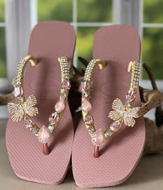 Flip Flops Diy, Fancy Flip Flops, Chinese Shoes, Butterfly Sandals, Diy Sandals, Silk Yarn, Shoe Size Conversion, Bridesmaid Gifts, Timeless Style