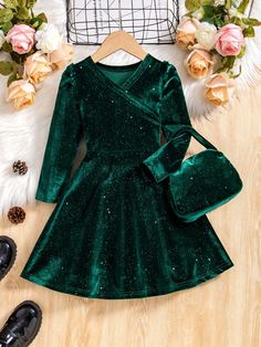 Young Girls Soft Velvet V-Neck Long Sleeve A-Line Dress + Bag, Elegant &, Suitable For Christmas, Ball, Autumn/Winter Green Elegant  Long Sleeve Velvet Plain A Line Medium Stretch  Young Girls Clothing, size features are:Bust: ,Length: ,Sleeve Length: Christmas Party Wear, Mom And Daughter Matching, Dress Bag, Elegant Dresses Long, Knitting Girls, Bag Dress, Christmas Dress, Kids Sleepwear, Kids Beachwear