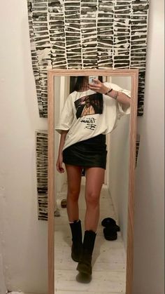 Outdoor Pop Concert Outfit, Black Mini Slip Skirt Outfit, Nothing But Thieves Concert Outfit, Retail Outfits Work Casual Summer, Pop Concert Outfit Ideas Summer, Mitski Outfit Ideas, Outfits Boliche Noche, Band Outfits Aesthetic, Boliche Outfit