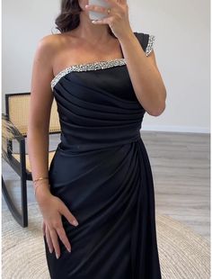 Sheath Evening Gown Elegant Black Dress Formal Court Train Sleeveless One Shoulder Satin with Pleats Ruched Crystals