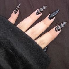 Dark Stiletto Nails, Fall Nail Ideas Acrylic, Nails Ideas October, Styling A Leather Jacket, Autumn Acrylic Nails, Acrylic Nail Pink, Nail Barbie, Nail Inspiration Simple, Nail Design Blue