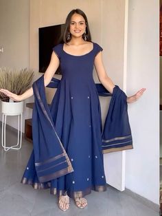 Saree Into Churidar, Chudidar From Old Sarees, Chudidhar Neck And Hand Designs, Elastic Kurti Design, Stitched Kurti Designs From Saree, Indian Churidar Designs, Chudidhar Designs Neck, Salwar Suit Stitching Ideas, Saree Churidar Designs