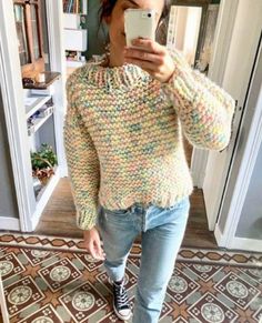 The perfect chunky sweater in winter: the Nolita Sweater! So hot because made with 100% natural wool from Peru and so easy to make, beginner friendly! Wooden Knitting Needles, Embroidered Labels, Sewing Needle, Garter Stitch, New Project, Chunky Sweater, Knitting Needles, Natural Wool