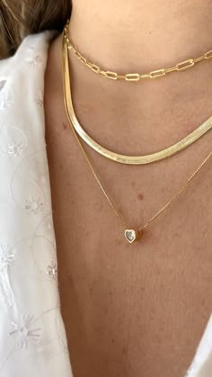 Necklace Trends, Gold Minimalist Jewelry, Pretty Jewelry Necklaces, Jewelry Advice, Solid Gold Jewelry