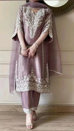 Party Wear Outfits, Designer Suits For Wedding, Suits For Women Indian, Pakistani Dresses Casual, Pakistani Fashion Party Wear, Beautiful Pakistani Dresses, Sleeves Designs For Dresses