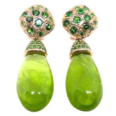 Luxury Green Clip-on Jewelry, Formal Tsavorite Earrings Fine Jewelry, Christmas Nails Red Green, Red And Gold Christmas Nails, Green And Gold Nail Designs, Green Gold Nails, Gold Christmas Nails, Nail Designs Green, Red And Gold Nails