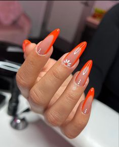 Lilac Nails, Acrylic Toe Nails, Simple Gel Nails, Classy Acrylic Nails, Almond Nails Designs, Makijaż Smokey Eye, Abstract Designs, Orange Nails