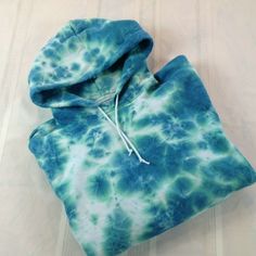 Excellent gently used pre-owned condition with minimal signs of wear as seen in images. Diy Tie Dye Designs, Diy Tie Dye, Diy Tie, Tie Dye Diy, Tie Dye Designs, Womens Casual, Blue Long Sleeve, Womens Casual Outfits, Sweatshirt Hoodie