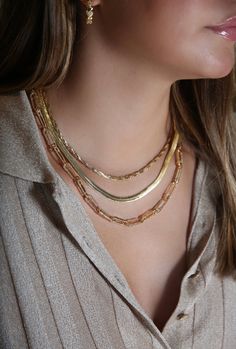 • 소재: 18k 금도금 황동 및 큐빅 지르코니아

 • 길이: 5cm 확장 시 45cm. 14k Gold Filled Tarnish Resistant Fine Necklace, Chic Gold Chain Choker Jewelry, Gold-plated Gold Necklace, Chic Gold-plated Choker Chain Necklace, Gold-tone Gold-plated Necklace With Gold Chain, Chic Gold Plated Choker Chain Necklace, Chic Gold Plated Chain Necklace, Gold-tone Gold-plated Necklace, Chic Gold Plated Clavicle Necklace