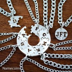 Family Jewelry Ideas, Puzzle Piece Necklace, Dragon Comic, Bff Jewelry, Magnetic Necklace, Family Jewelry, Timber Wolf, Wolf Jewelry, Coin Design