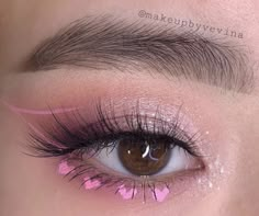 Cute Simple Pink Eye Makeup, Cute Makeup Looks Aesthetic Pink, Pink Eyeliner Makeup Looks, Cute Makeup Looks Pink, Pink Eye Makeup Aesthetic, Concert Eyeliner, Pink Concert Makeup, Pink Fairy Makeup Looks, Fairy Makeup Pink